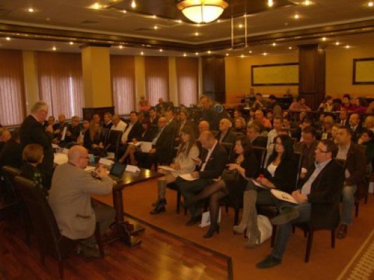 Reunificarea dreptei, sub semnul orgoliilor şi la Constanţa